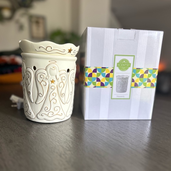 Heavenly Scentcy warmer - Picture 1 of 4